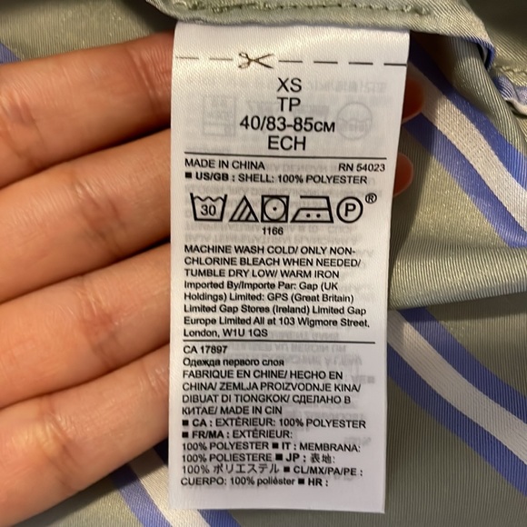 Banana republic satin top - Picture 3 of 7